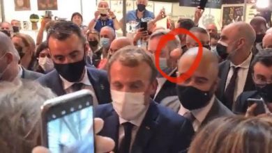 Photo of video | Momentul în care Emmanuel Macron este lovit cu un ou de un protestatar. Suspectul a fost arestat