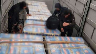 Photo of 16 afgani, prinși ascunși în cinci TIR-uri la frontiera României