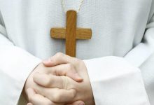 Photo of Cu dragostea nu te pui! Un episcop a demisionat după ce s-a îndrăgostit de autoarea unor romane erotice cu elemente satanice