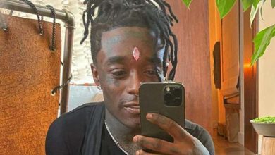 Photo of Un rapper afirmă că și-a implantat în frunte un diamant de 25 de milioane de dolari. Fanii i l-ar fi smuls când a sărit în mulțime