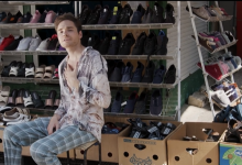 Photo of video | „Îmi vând în loc de mărar vopsea pentru ouă”. Melodia Carla’s Dreams, parodiată în Piața Centrală de actorul Cătălin Lungu