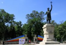 Photo of foto | Monumentul lui Ștefan cel Mare, vandalizat cu verde de briliant. Reacția Poliției