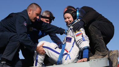 Photo of Echipa din Rusia, trimisă în spațiu să filmeze primul film pe orbită, a aterizat pe Pământ