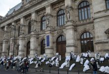 Photo of foto | Șase ani de la tragedia „Colectiv”, marcați cu un protest la Curtea de Apel din București