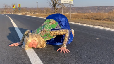 Photo of video | Emilian Crețu a parodiat-o pe Marina Tauber și a testat un drum din Orhei: „Tocul nu intră în asfalt. E bunișor”