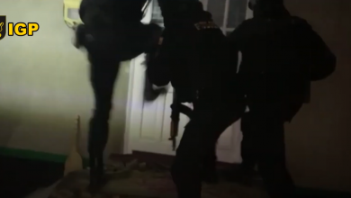 Photo of video | Mascați înarmați au dat buzna într-o casă și i-au reținut pe suspecții omorului de la Briceni