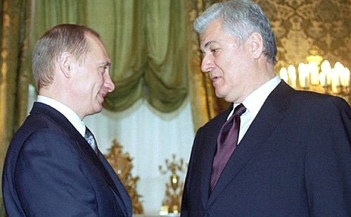 Photo of „Îmi voi permite să vă rog… ”. De ziua lui Putin, Voronin cere un „cadou” de la președintele rus