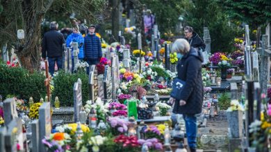 Photo of Campania de imunizare în Polonia: Centre de vaccinare lângă cimitire, pentru cei care merg la mormintele celor dragi