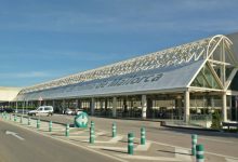 Photo of Mai mulţi pasageri ai unui avion care aterizase de urgenţă în Palma de Mallorca au fugit. Aeroportul a fost închis câteva ore
