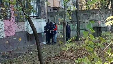 Photo of video | Cum a fost ucis copilul de aproape 2 ani de la Ciocana? Suspecta a reconstituit omorul în fața polițiștilor