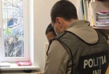 Photo of video | Certificate false de vaccinare la Fălești? Mai multe centre medicale, percheziționate de polițiști