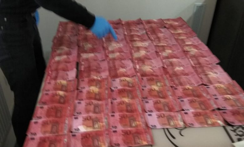 Photo of Ar fi fabricat și pus în circulație bani falși. Procurorii au efectuat percheziții la Bălți