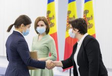 Photo of doc | Sandu și Gavrilița au premiat mai mulți sportivi de performanță: Un fost deputat democrat a primit două milioane de lei