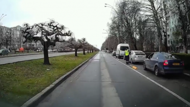 Photo of video | Luați la ochi de ofițeri! Șoferii care au parcat pe banda destinată bicicliștilor ar fi fost amendați