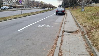 Photo of foto | Șoferii nu se conformează! Noua bandă dedicată bicicliștilor de pe bulevardul Dacia, invadată de mașini