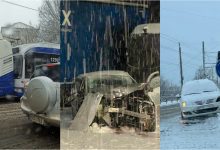 Photo of foto, video | Drumurile alunecoase, o provocare pentru șoferi: Un camion „a patinat” pe stradă, iar două troleibuze s-au ciocnit în stație