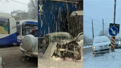 Photo of foto, video | Drumurile alunecoase, o provocare pentru șoferi: Un camion „a patinat” pe stradă, iar două troleibuze s-au ciocnit în stație