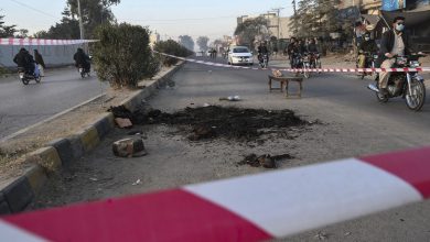 Photo of Directorul unei fabrici din Pakistan, torturat, ucis și incendiat în stradă după ce ar fi dat jos niște afișe cu citate din Coran