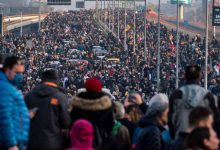 Photo of video | Mii de manifestanți au blocat şosele, autostrăzi şi bulevarde din Serbia. Motivul protestelor