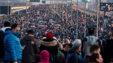 Photo of video | Mii de manifestanți au blocat şosele, autostrăzi şi bulevarde din Serbia. Motivul protestelor