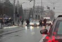 Photo of video | Un bărbat a fost tamponat de o mașină în centrul capitalei, chiar pe trecerea de pietoni