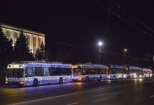 Photo of foto | Cinci troleibuze din capitală au îmbrăcat straie de sărbătoare. Pe ce rute circulă unitățile decorate cu luminițe