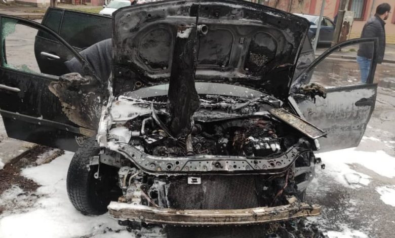 Photo of foto | Incendiu în centrul capitalei. Un Renault a luat foc în mijlocul străzii