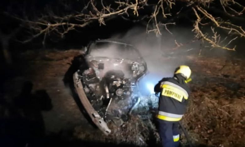 Photo of foto | Moarte cumplită pentru un șofer la Cimișlia: A ars între fiarele BMW-ului cu care s-a izbit de un copac