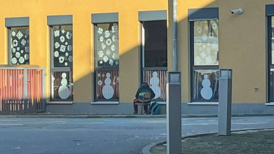 Photo of foto | Un copil a fost pus să susțină un test scris afară, la -1°C, pentru că nu avea mască