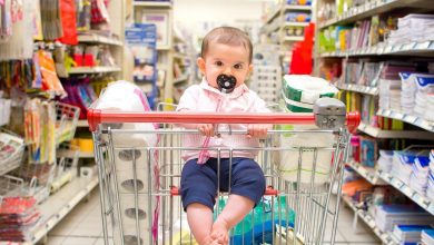 Photo of O femeie a încercat să cumpere un copil cu 500.000 de dolari într-un supermarket