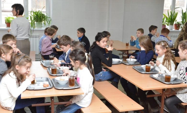 Photo of Aproape 40.000 de elevi din capitală vor beneficia de alimente la pachet, în perioada studiilor online