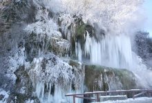 Photo of foto | Fenomen spectaculos în România, unde o cascadă cu apă termală a înghețat