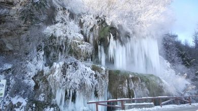 Photo of foto | Fenomen spectaculos în România, unde o cascadă cu apă termală a înghețat