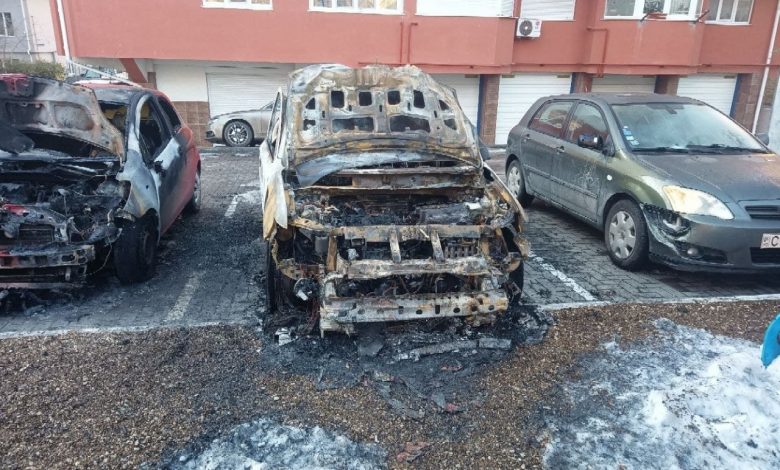 Photo of foto | Noapte fierbinte în capitală. Trei automobile au fost cuprinse de flăcări