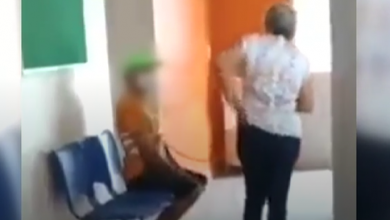 Photo of video | Cum și-a dus o femeie soțul legat de funie la vaccinare