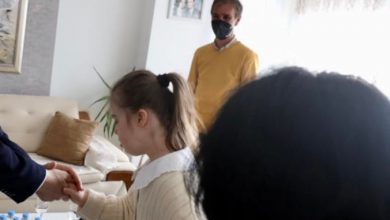 Photo of foto, video | O copilă cu sindromul Down, hărțuită de colegi, a fost dusă la școală chiar de președintele țării