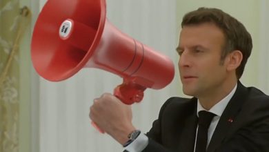 Photo of foto, video | Întâlnirea dintre Putin și Macron, motiv de glume pe internet. Meme-urile virale cu cei doi lideri