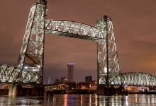 Photo of Primăria Rotterdam neagă că a decis să demonteze un pod istoric ca să treacă iahtul lui Jeff Bezos