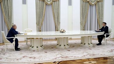 Photo of „Am făcut masa acum 25 de ani”. Cine a construit celebra masă albă de șase metri, la care Putin i-a primit pe liderii occidentali