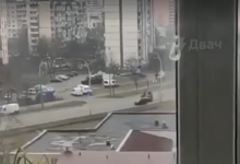 Photo of video, update | Barbarism pe străzile Kievului! Tancurile atacă deliberat mașini care circulă pe stradă
