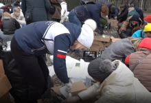 Photo of video | „Acest lucru pare singurul important acum”. Ucrainencele pregătesc cocktailuri Molotov ca să atace forțele ruse