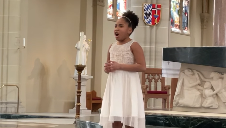 Photo of video | Record Guinness: O fetiţă de 7 ani, desemnată cea mai tânără cântăreaţă de operă din lume