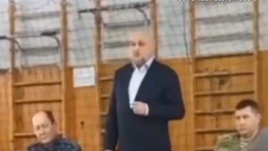 Photo of video | „Au fost duși acolo pe post de carne de tun”. Un oficial rus, confruntat de rudele unor militari trimiși în Ucraina