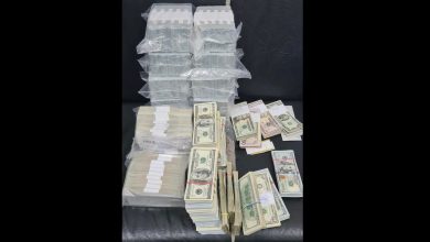 Photo of Doi ucraineni au încercat să intre în România cu 1,6 milioane de dolari și 50.000 de euro ascunși în mașină