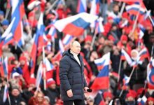 Photo of Patronul companiei care a produs geaca purtată de Putin pe stadionul din Moscova: E rușinos. Trimitem donații în Ucraina