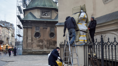 Photo of foto | Locuitorii oraşului Lviv încearcă să-şi protejeze patrimoniul cultural de teama bombardamentelor