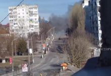 Photo of video | Un tanc rusesc a tras în cameramanul care filma o clădire în flăcări din Borodianka