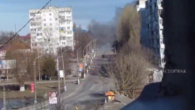 Photo of video | Un tanc rusesc a tras în cameramanul care filma o clădire în flăcări din Borodianka