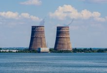 Photo of Soldații ruși roagă localnicii ucraineni să-i lase să fotografieze o centrală nucleară pentru a raporta șefilor că au cucerit-o