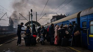 Photo of „Abia dacă am dormit în ultimele 10 zile”. Mii de femei și copii fug cu trenul la Lviv, în vestul Ucrainei